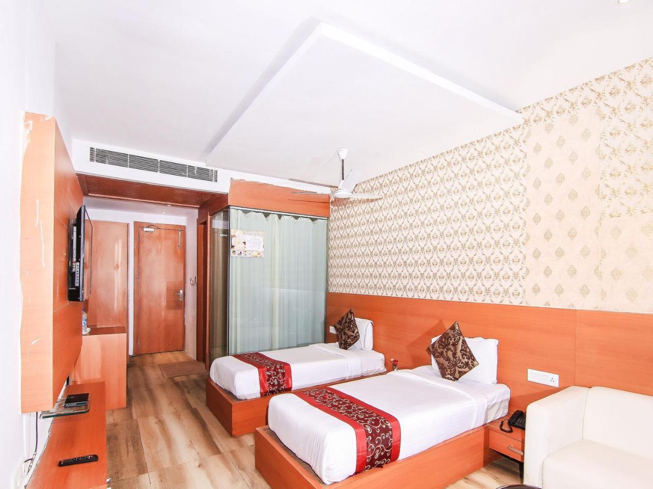 Oyo 3683 De Global Park Hotel Hasanganj Exterior photo